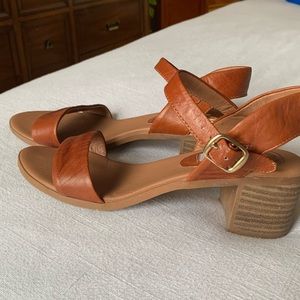 EUC Steve Madden Block Heel Brown Leather Sandals 7.5